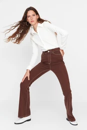 Brown detajl ivanja visok pas Flase kavbojke