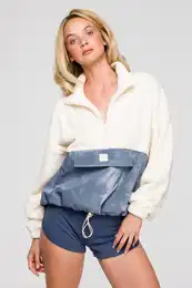 Woman's Sweatshirt LA114