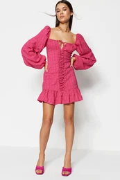 elegantna veerna obleka z detajlom kravate Fuchsia