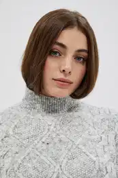 Turtleneck pulover z resicami