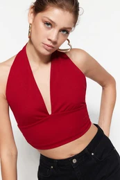 vínová pletená crop top halenka s halter výstřihem