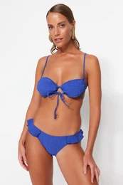 mornarsko modro nabrano teksturirano dno obiajne noge