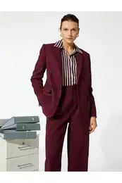 Sako s dvojitm zapnnm a detaily knoflk