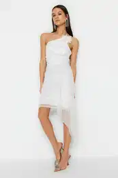 Ecru obleena veerna obleka za elegantno poroko/poroko