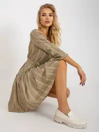 Svetlo rumena elegantna obleka s karirasto ruffle