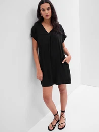 V-neck dress - Women