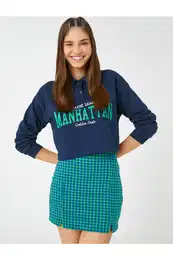 Mini Skirt with Slit Detail on the Sides, Crowbar Pattern.