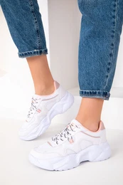 enske superge v belem prahu 18240