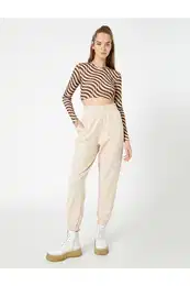 jogger trenirke visok pas z epnimi detajli.