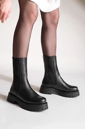 Women's Genuine Leather Daily Boots With Thick Serrated Soles Elastic Side Bands Bucree Black.