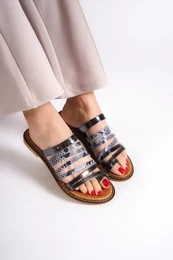 Capone Thumb Detailed Banded Platinum Women's Slippers.