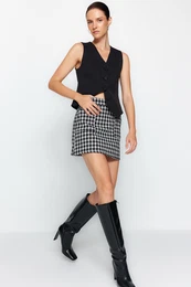 Black Tweed Fabric Crowbar Pattern Mini Woven Skirt