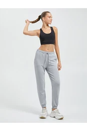jogger trenirke visok pas z epnimi detajli.