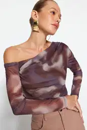 Brown Tulle Fitted/Fits the Body Lined Asymmetric Collar Knitted Blouse