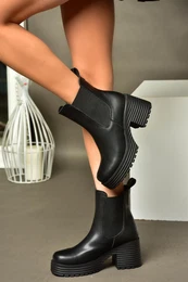 R996020009 Dmsk ern boty na silnm podpatku