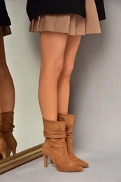 R404020302 Women's Tan Suede Thin Heeled Pleated Boots