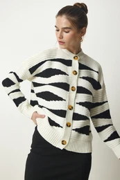 Srea stanbul enski Ecru Pletenine z gumbi Cardigan