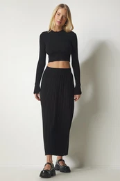 Happiness stanbul Women's Black Ribbed Knitwear Crop Skirt Suit