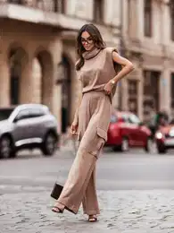 Caramel knitted trousers