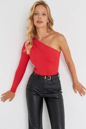 Chladn a sexy dmsk erven halenka s jednm rukvem