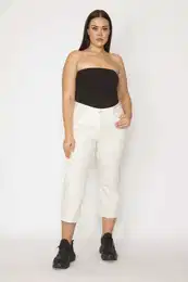 Dmsk plus size kalhoty znaky ans s roztrhanmi detaily, volnm stihem, 5 kapsami a dlkou capri.