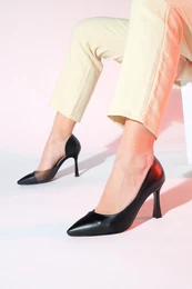 653 Black Skin Heels Women's Shoes