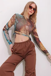 Trend Alaat Stili Women's Brown Crew Neck Digital Patterned Side Gathered Tulle Crop Blouse