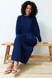 Modra Oblačila z Gubami image