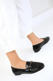 Women's moccasins