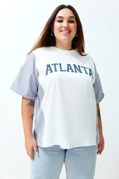 Curve White Oversize Slogan Printed Striped Poplin Detail on the Sleeve 100% Cotton Knitted T-shirt