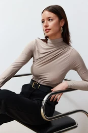 Stone Gathered Square Neck Fitted Elastic Knitted Blouse