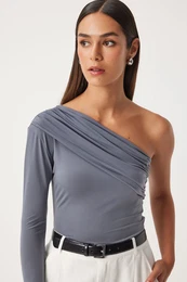 Happiness stanbul Women's Gray One-Shoulder Gathered Detailed Knitted Blouse