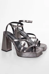 Women's Brianna Platinum Wrinkled Platform Heeled Shoes