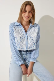 Happiness stanbul Women's Blue Ecru Scalloped Linen Crop Shirt