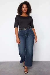 Curve Black More Sustainable Body-Sitting Knitted Blouse