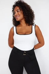 Curve White Contrast Piping Knitted Undershirt