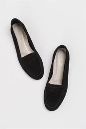 F02 Women's Black Suede Flats