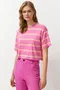 Roze prugaste majice image