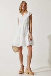 Happiness stanbul Women's White V-Neck Scalloped Flared Dress