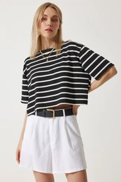 Happiness stanbul Women's Black and White Striped Oversize Crop Knitted T-Shirt