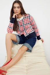 Ecru Boucle Yarn Patterned Jacket-Looking Knitwear Cardigan