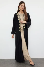 Black Embroidery Detailed Woven Cap & Abaya & Abaya