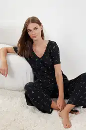 Black-Multicolored Floral Knitted Pajama Set