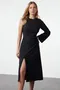 Črna Midi Obleka z Razporkom za dame image
