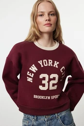 Claret Red Color Blocked Slogan Oversize Crop Thick Inside Fleece Knitted Sweatshirt