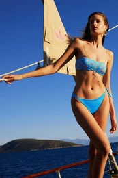 Declara x Bikini Bottom