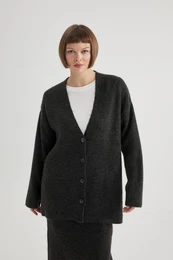 Oversize Fit Wide Mold V Neck Buttoned Knitwear Cardigan