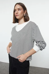 Black Color Blocked Striped Oversize/Wide Fit Collar Thick Knitted Sweatshirt