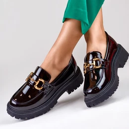 Lakierowane czarne loafersy damskie z ozdob