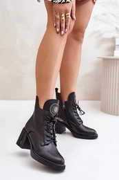 Insulated ankle boots on a chunky heel natural leather black